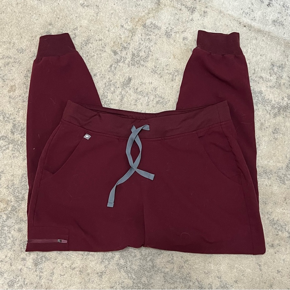 Figs Medium Women’s Maroon Jogger scrub pants